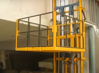 SINGLE MAST HYDRAULIC PLATFORM  LIFT