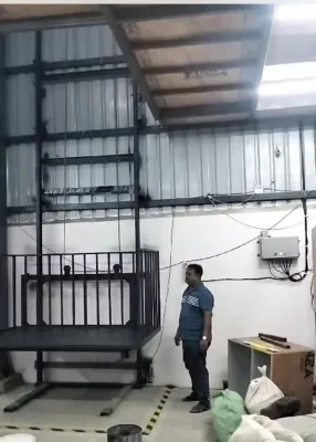 Industrial Hydraulic Goods Lift